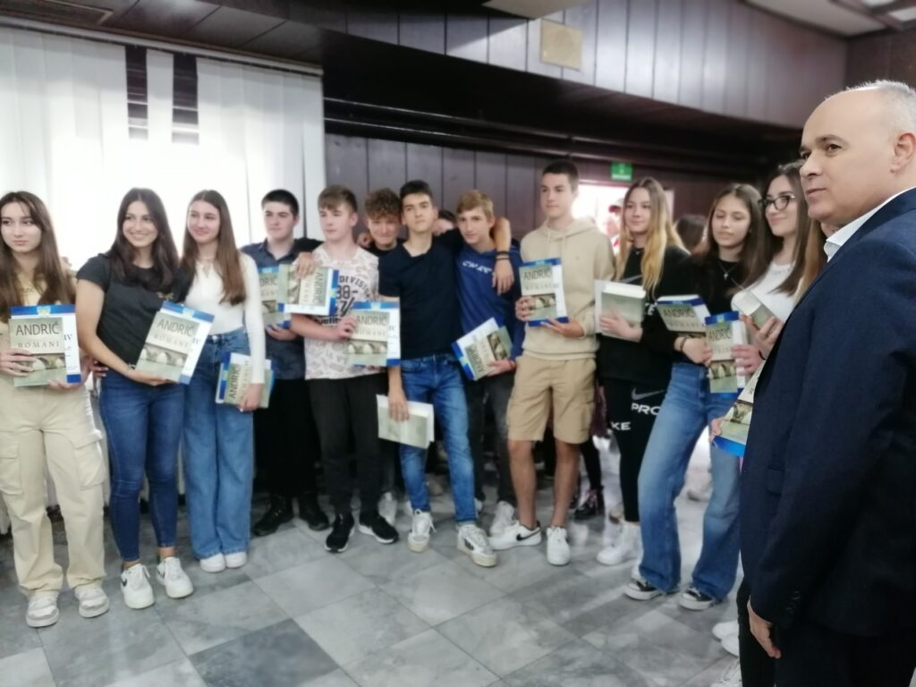 IMG-91aa6b063f9e9e69ac358a134daa339f-V